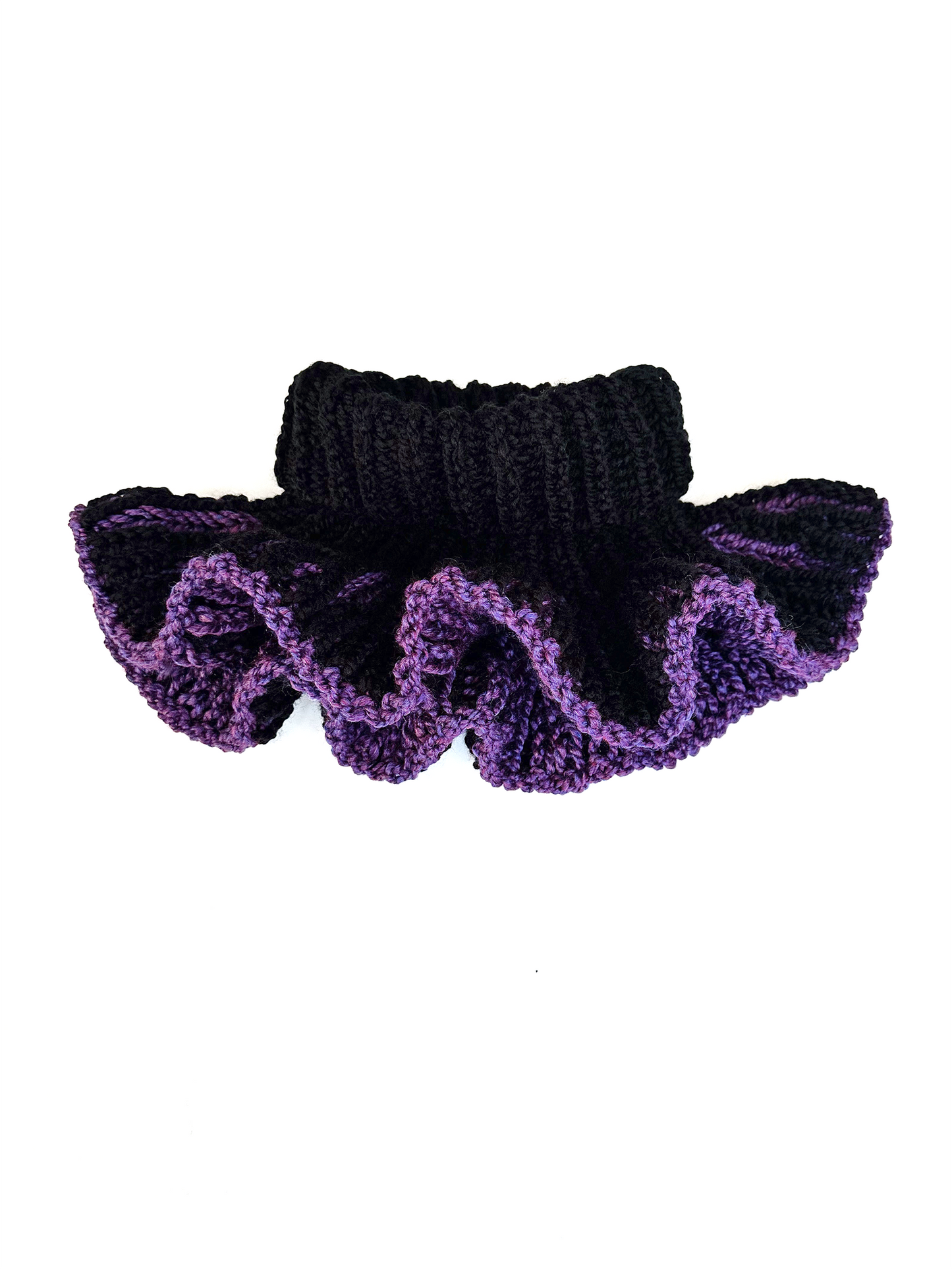 Frill Seeker Neck Warmer - Hypoallergenic Noir