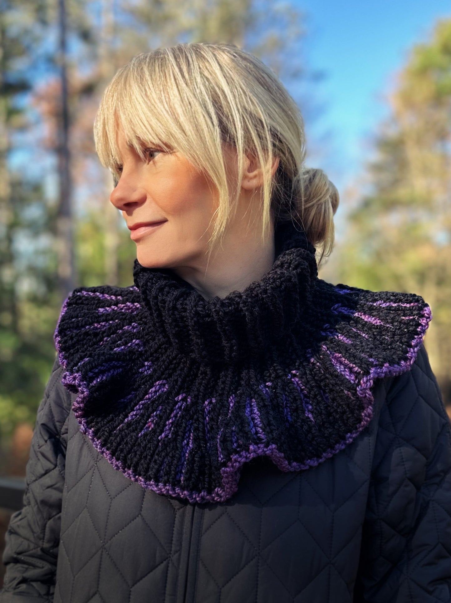 Frill Seeker Neck Warmer - Hypoallergenic Noir