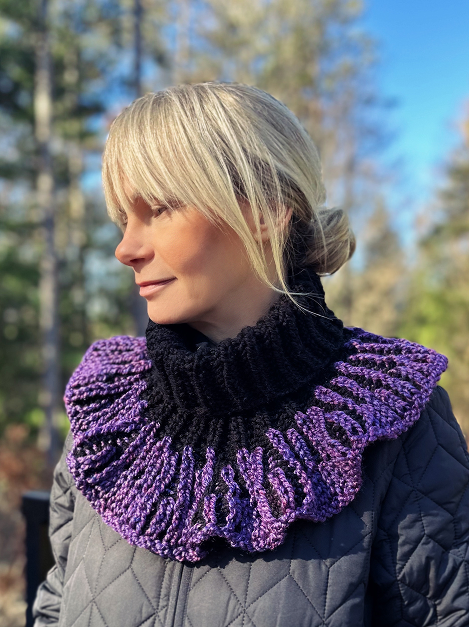 Frill Seeker Neck Warmer - Hypoallergenic Noir